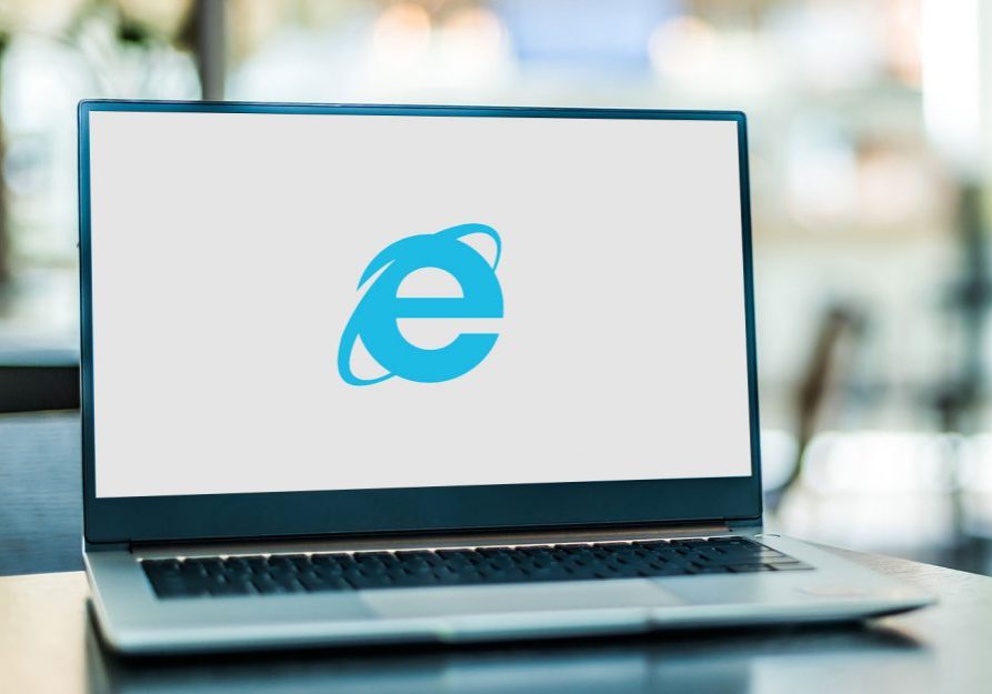 Laptop computer displaying logo of Internet Explorer